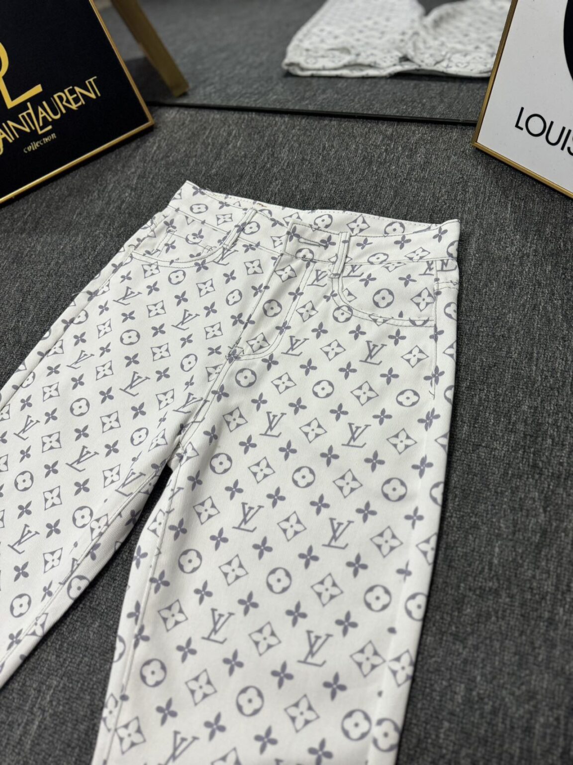 LV Louis Vuitton刺繡入りのトレンディジーンズ 18 SS102439 - 画像 (2)