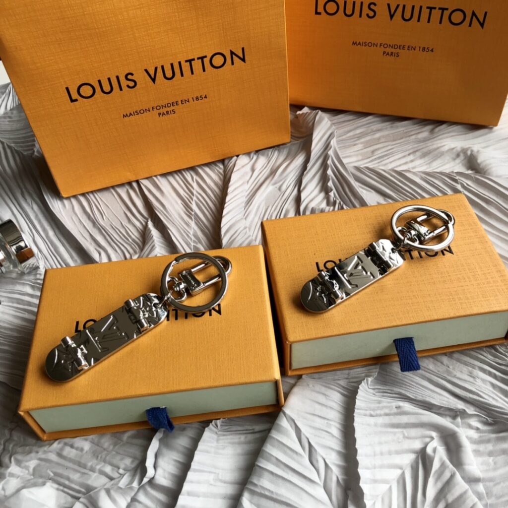 【Louis Vuitton 】（ルイヴィトン）ポルト クレ・スケートボード モノグラムM69476 - 画像 (9)