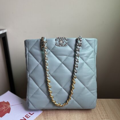 CHANEL 19 SHOPPING BAG 3519