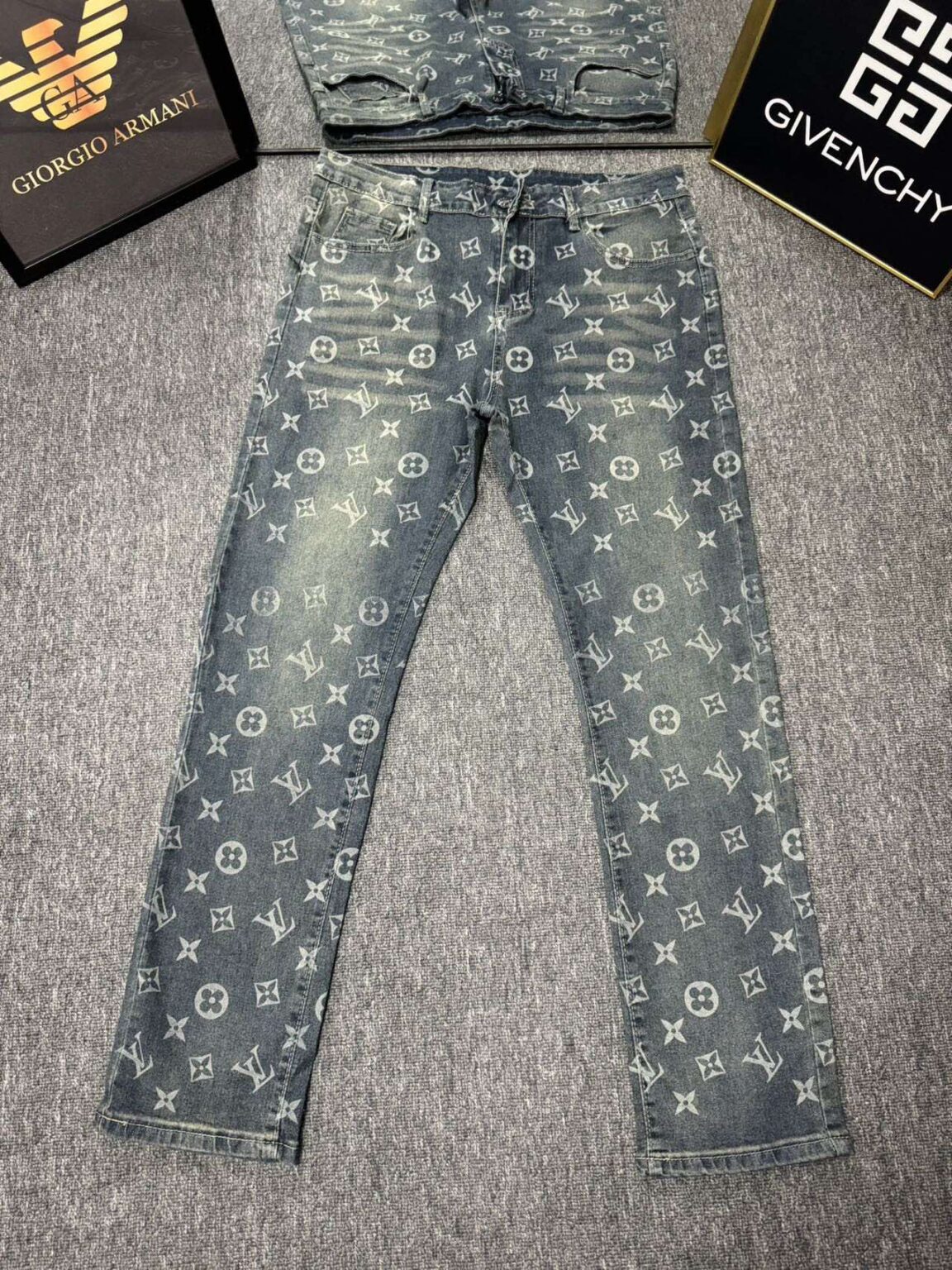 LV Louis Vuitton刺繡入りのトレンディジーンズ 06 SS102437