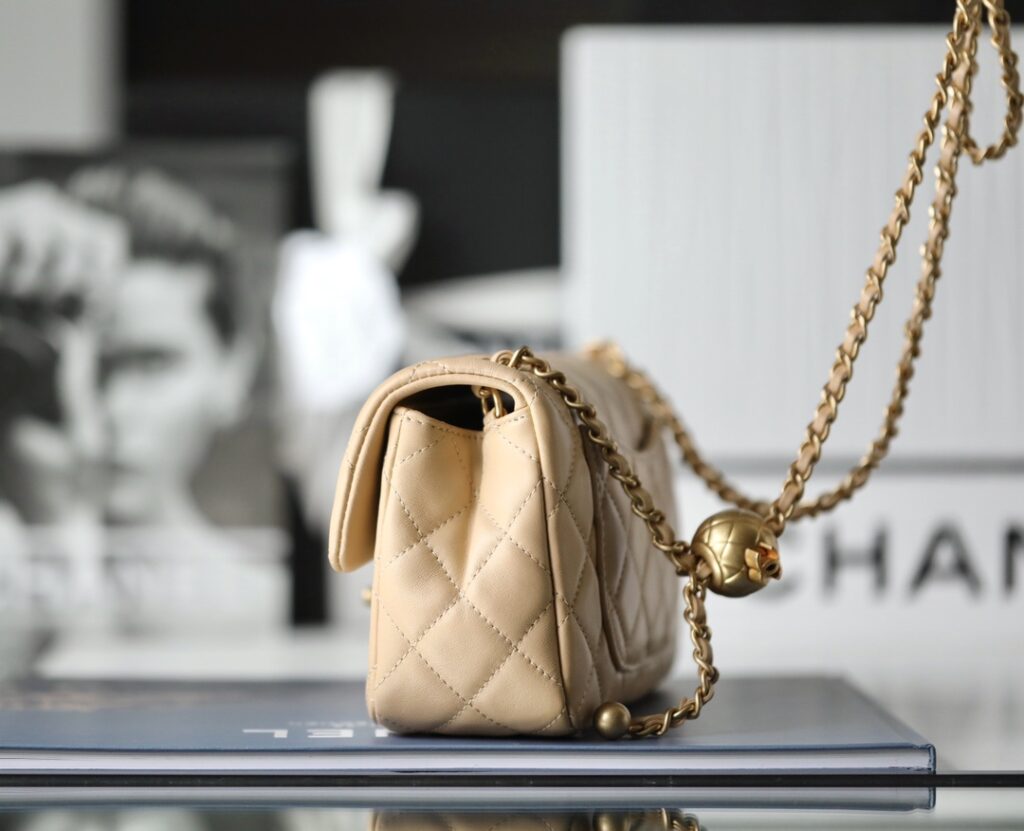 Chanel classic flap mini with golden ball - 画像 (4)
