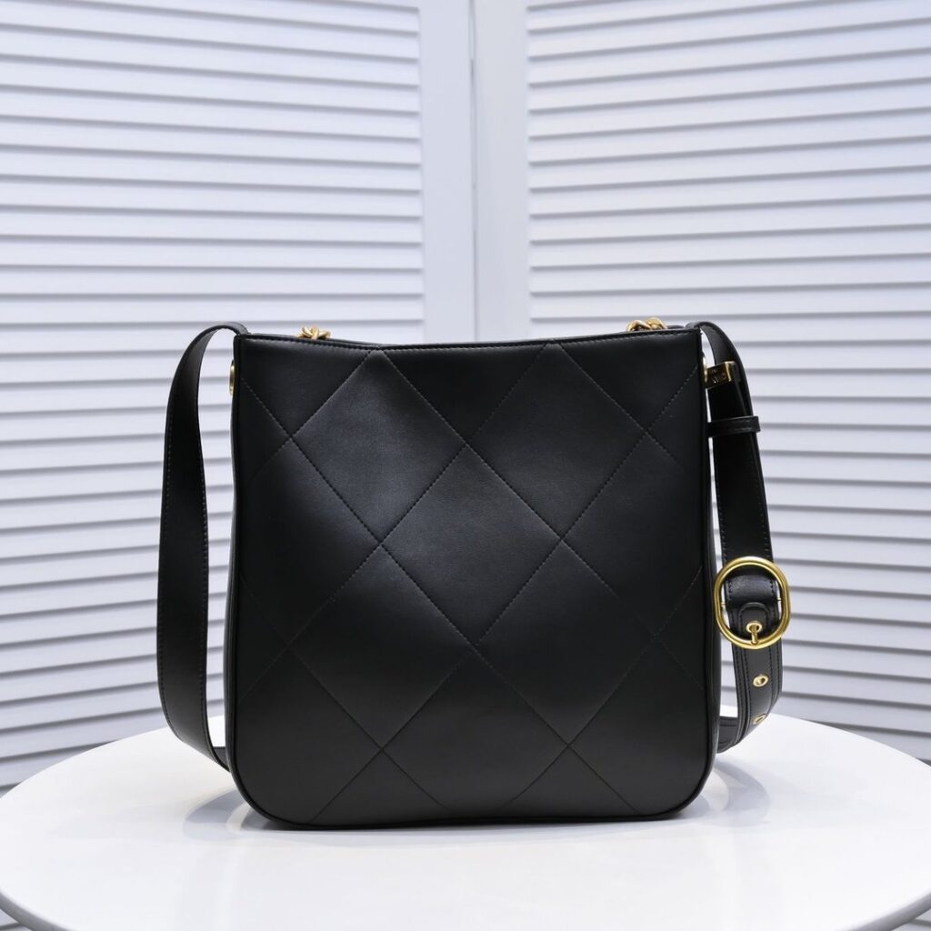 【Chanel 】【シャネル】ショルダーバッグ & クロスボディバッグ 28x29x7 cm - 画像 (2)