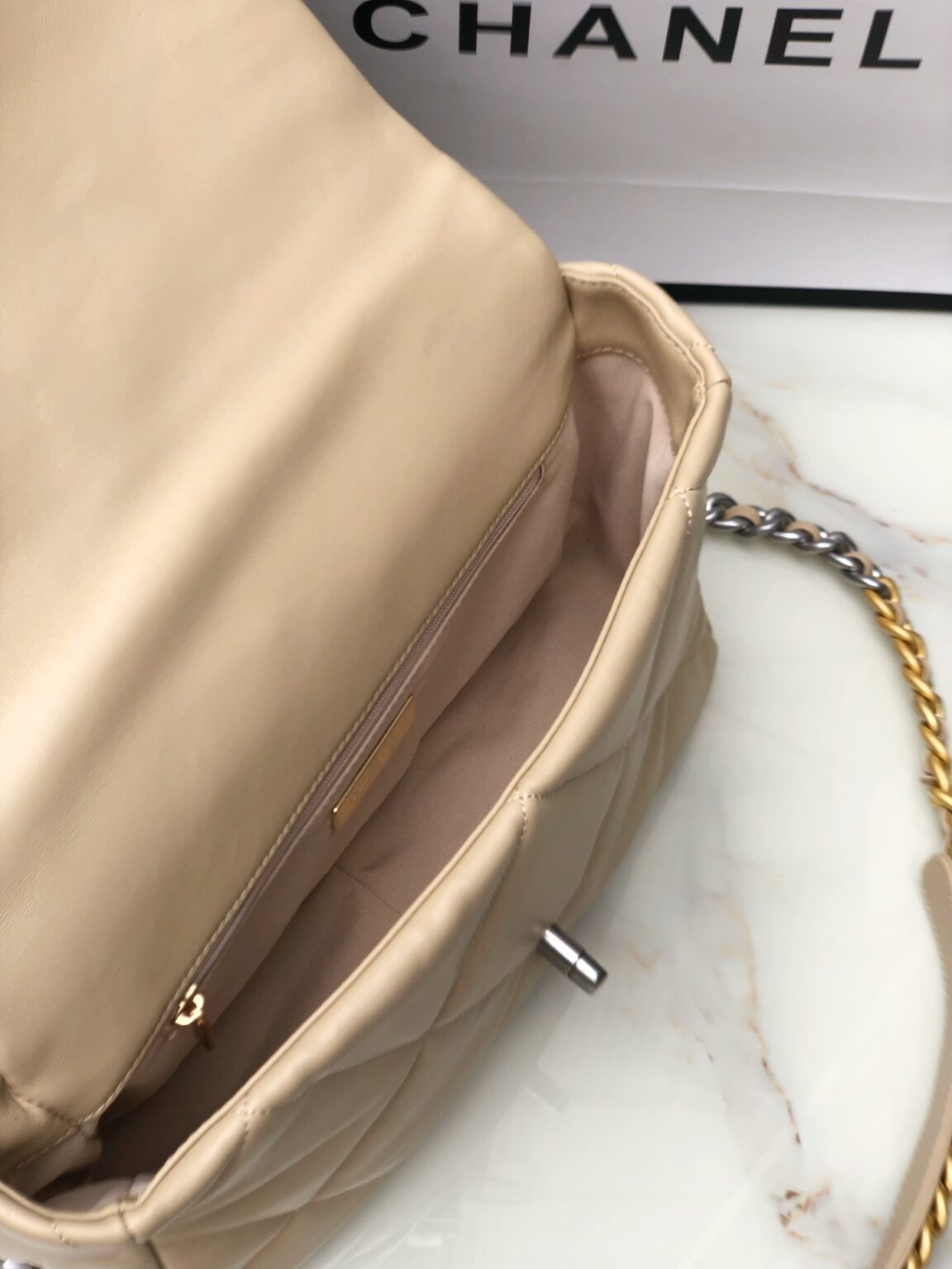 Chanel 19 medium 1161 - 画像 (8)