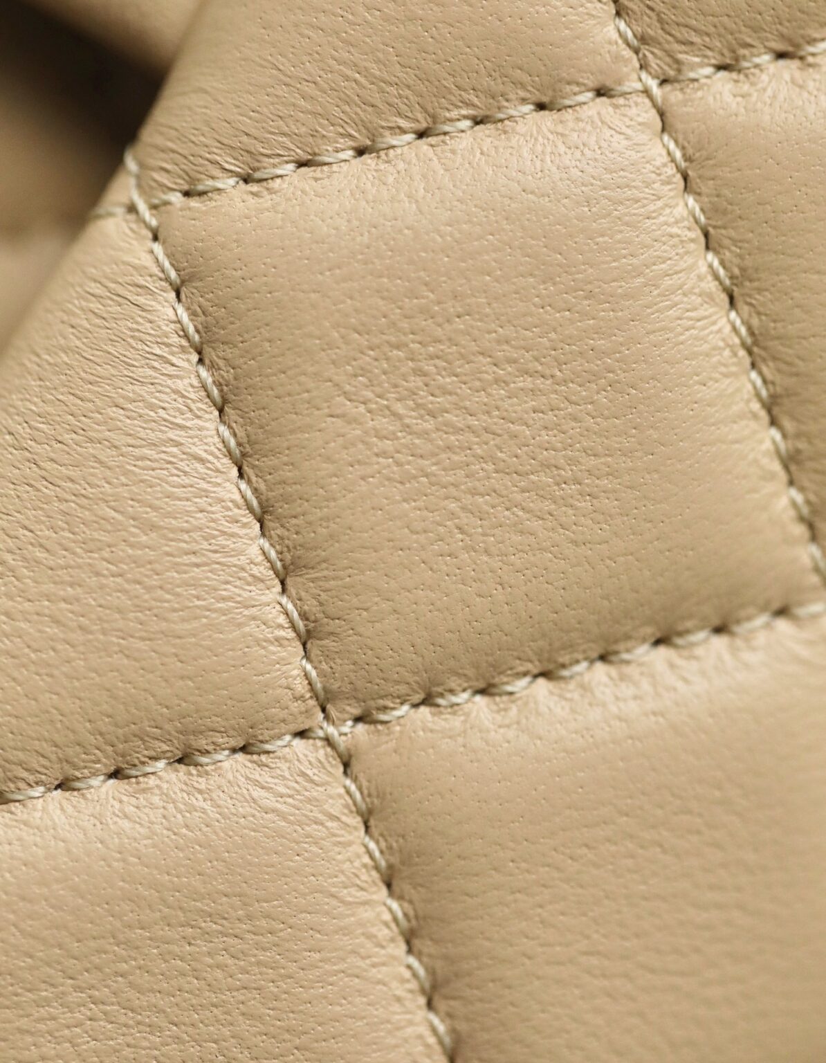 Chanel classic flap mini with golden ball - 画像 (3)