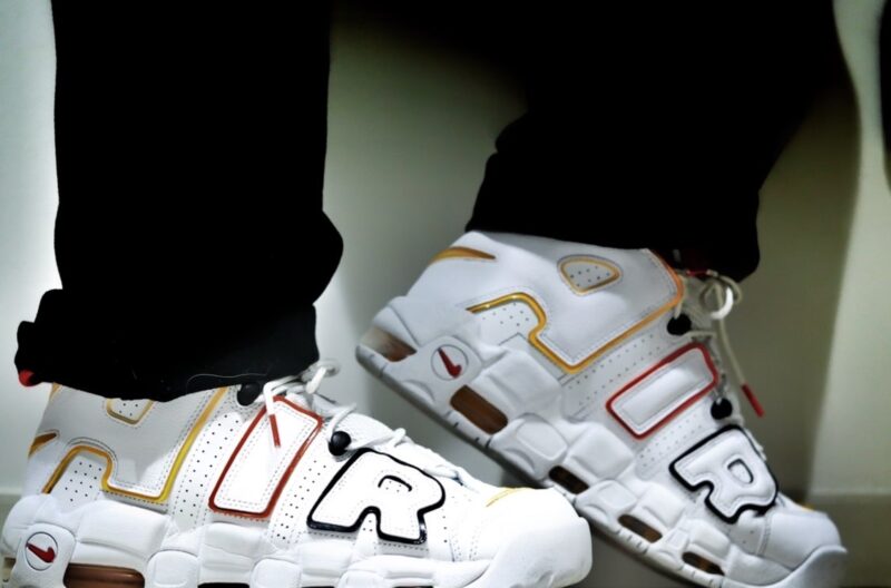 NIKE ナイキ AIR MORE UPTEMPO 'ROSWELL RAYGUN' エア モア アップテンポ "ロズウェル レイガンズ" メンズ レディース スニーカー WHITE/MULTICOLOR【限定完売モデル】 - 画像 (2)