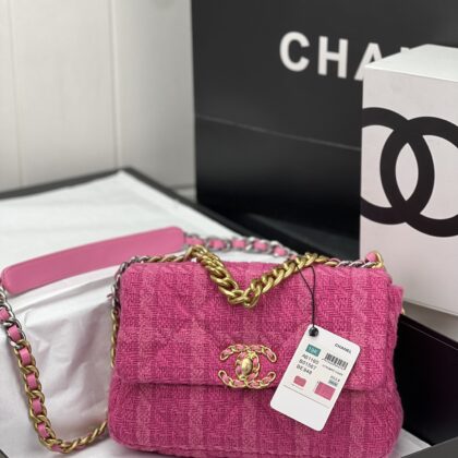 CHANEL 19 HANDBAG AS1161