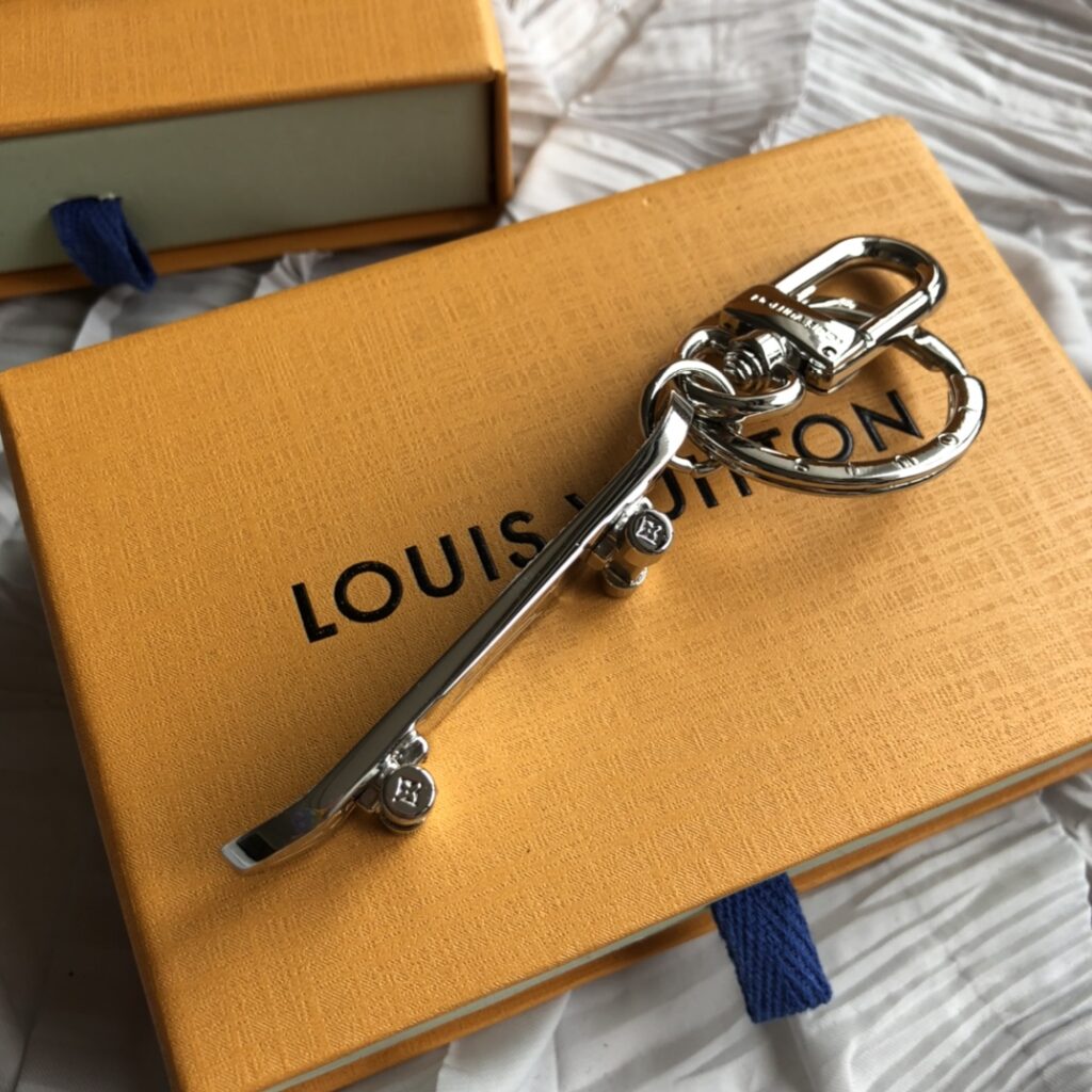 【Louis Vuitton 】（ルイヴィトン）ポルト クレ・スケートボード モノグラムM69476 - 画像 (6)