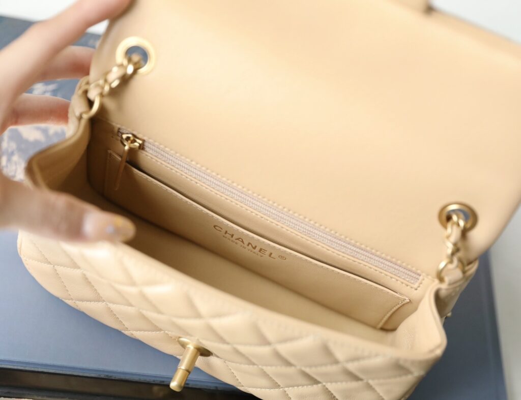 Chanel classic flap mini with golden ball - 画像 (8)