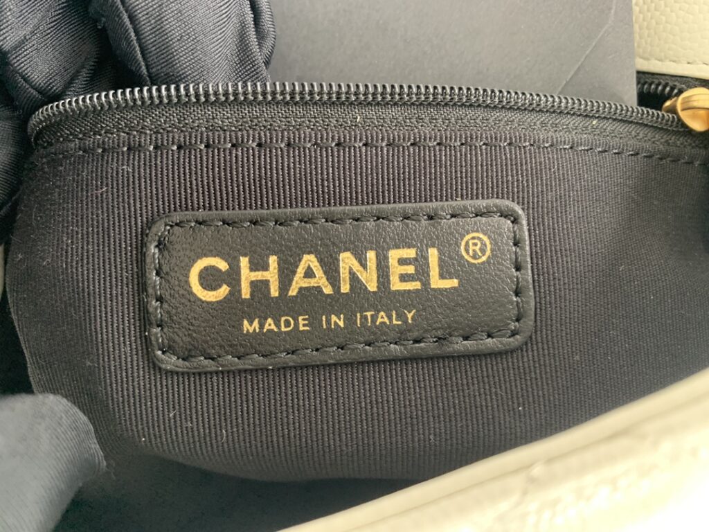 Chanel MINI CLASSIC FLAP BAG 3369 - 画像 (4)
