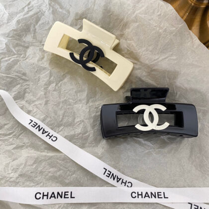 CHANEL気質の大きなヘアクリップ SS
