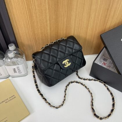 CHANEL スタイリッシュなバッグ 13 zm