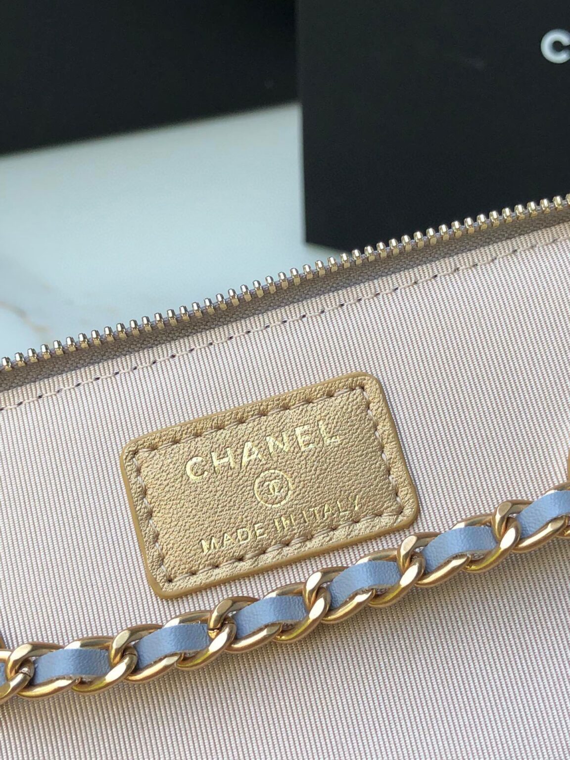 Chanel Classic Vanity 22C Bag with Chain AP2303 - 画像 (4)