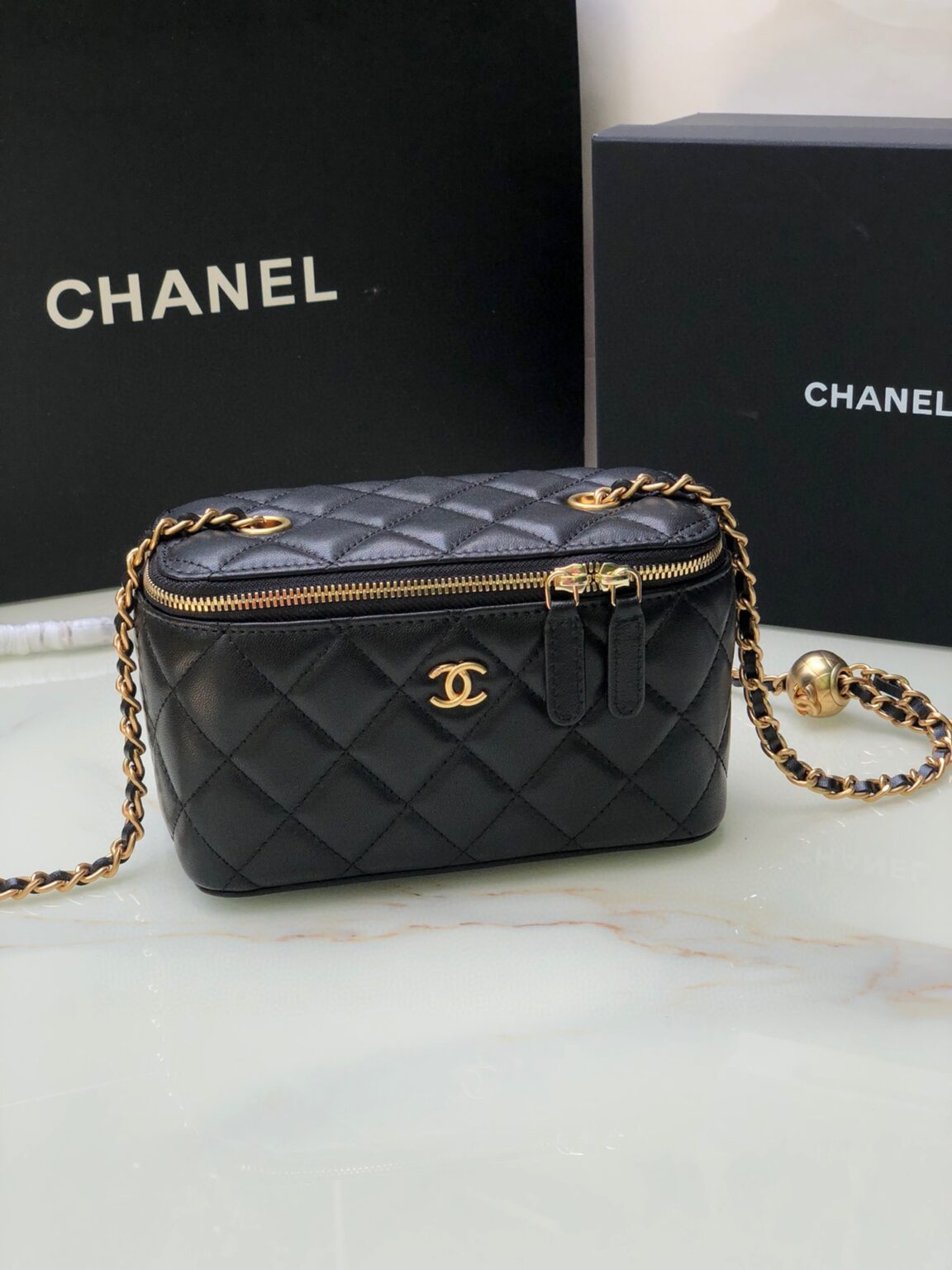 Chanel Classic Vanity 22C Bag with Chain AP2303 - 画像 (9)