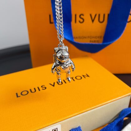 LOUIS VUITTON（ルイヴィトン）宇宙飛行士 ネックレス