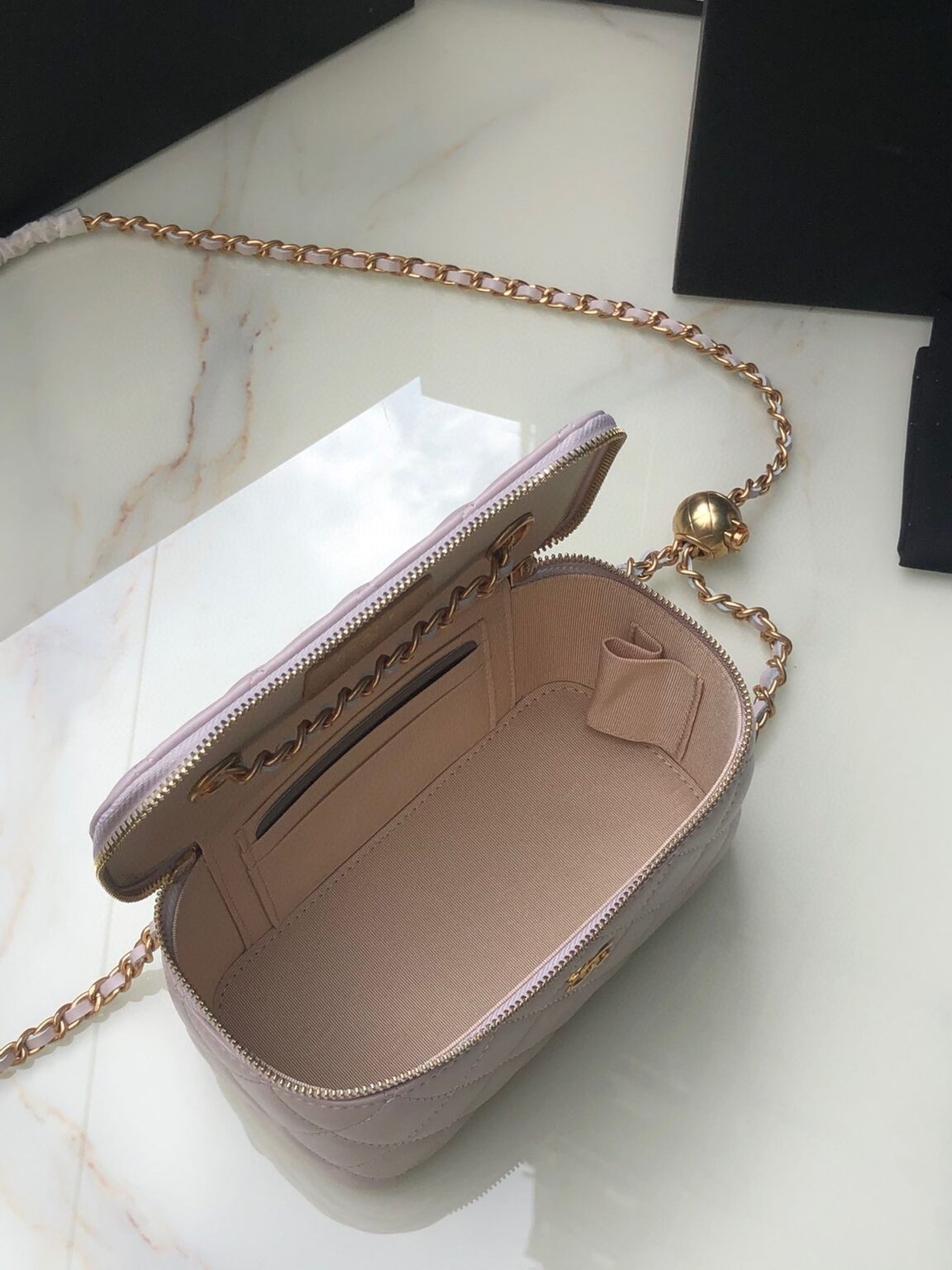Chanel Classic Vanity 22C Bag with Chain AP2303 - 画像 (4)