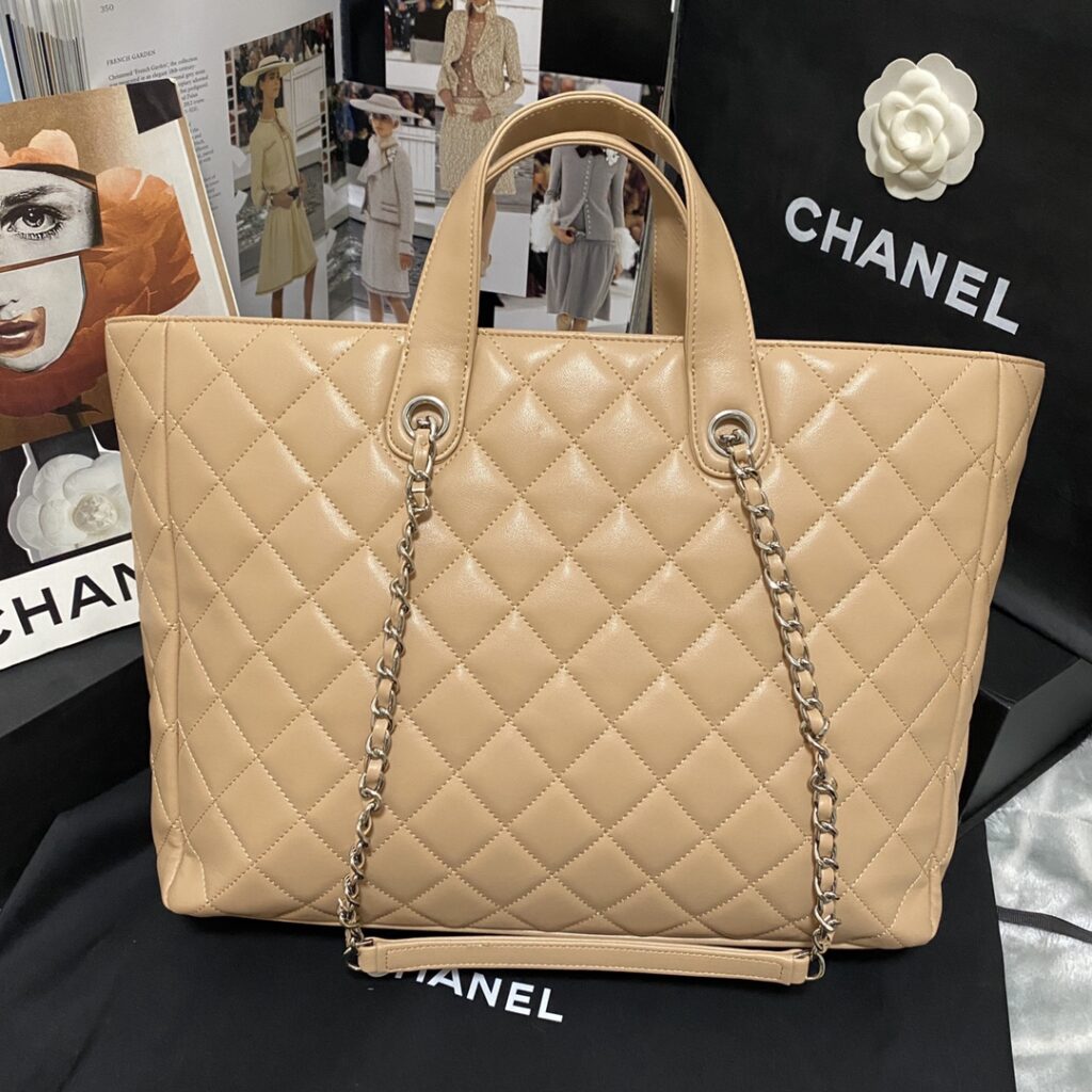 Chanel Calfskin Quilted Ultra Pocket Shopping Tote Navy AS3928 - 画像 (2)