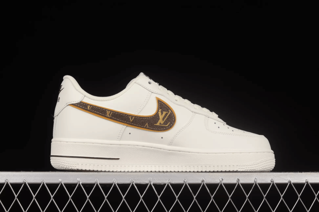【新商品発売】【今年の新商品】LOUIS VUITTON X NIKE AIR FORCE 1 07 LOW RICE WHITE SHOES SNEAKERS【本物保証】【代金引換】 - 画像 (4)