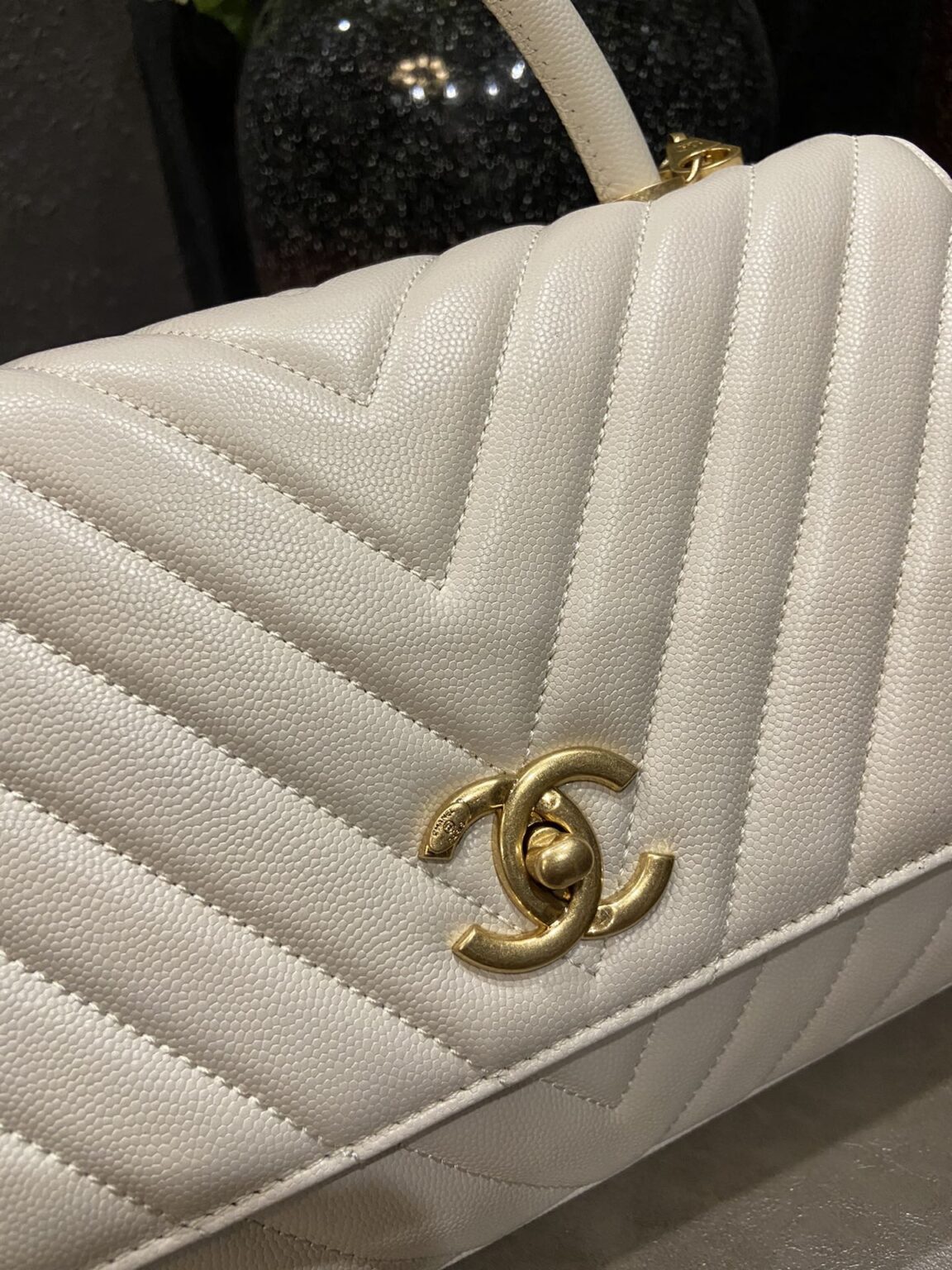 Chanel Cowhide handbag Large 92991 - 画像 (8)